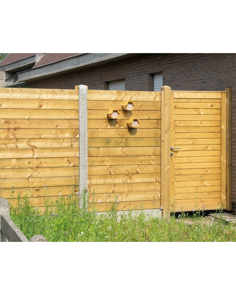 Omheining met massiefplanken