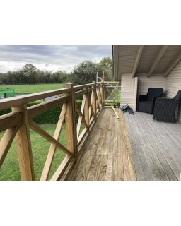 Terrasbalustrade gekruist