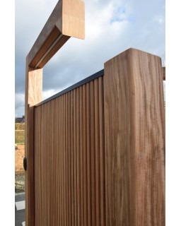 Poortpaal met verlichting